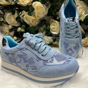 NWT PLATFORM LIGHTWEIGHT FAUX SUEDE AND LACE FASHION SNEAKERS BOUTIQUE ITEM